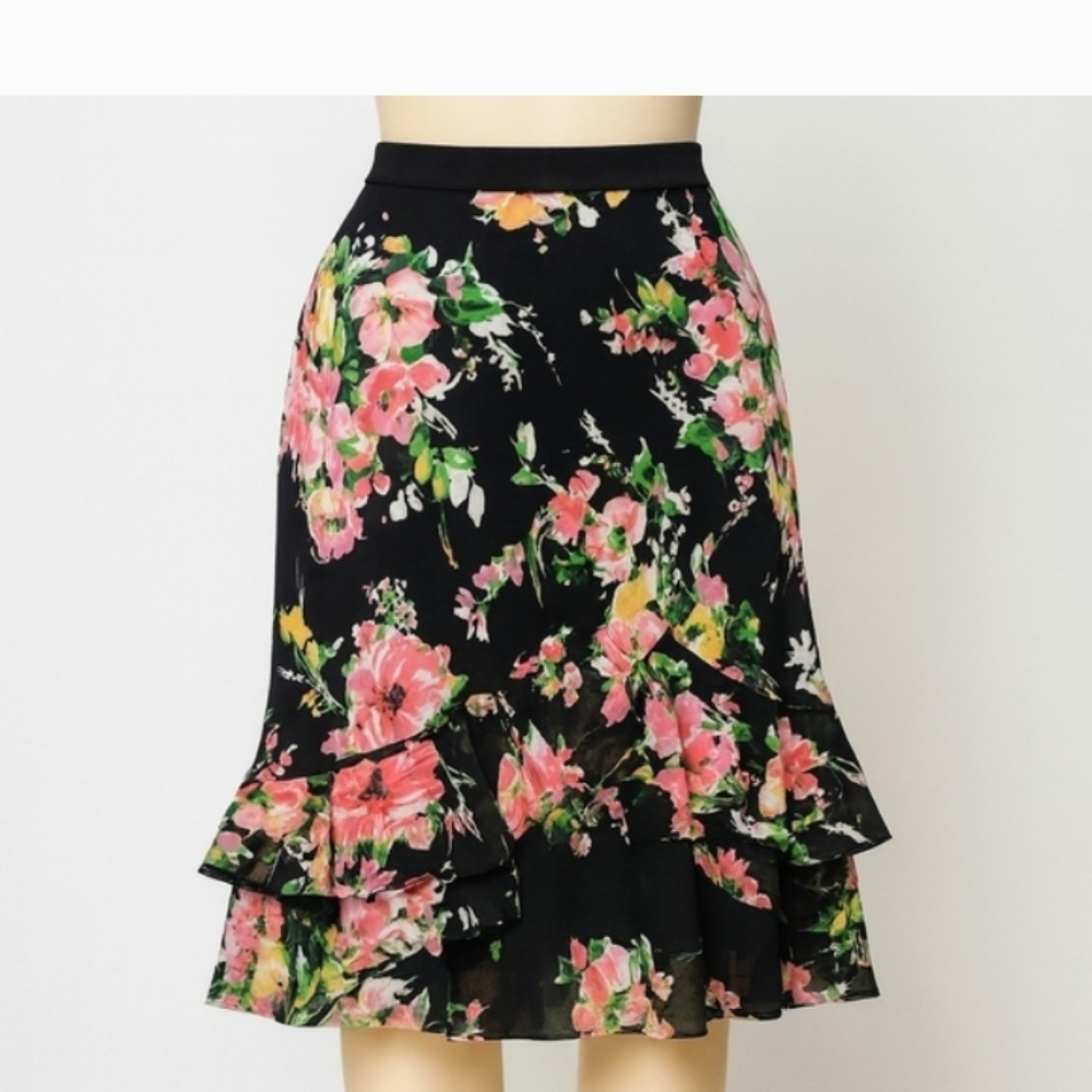 Chaps Floral Mini Skirt in Black and Pink Size M
